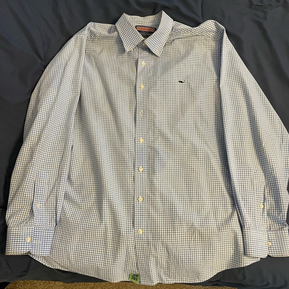 Blue and white Vineyard Vine